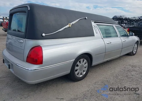 2006 Lincoln Town Car Executive from USA, damaged, VIN 1LJFM88W56Y617102